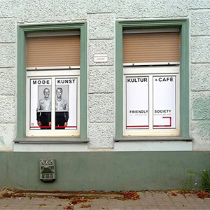 Art gallery shabby chic outdoor location Berlin