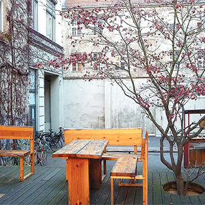 Berlin outdoor restaurant shabby chic location