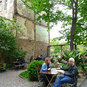 Shabby outdoor restaurant location Berlin